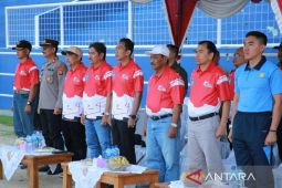Pj Gubernur Babel buka turnamen sepak bola U-40