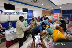 Pemkab Manokwari gelar baksos kesehatan bersama Bank Papua dan PMI