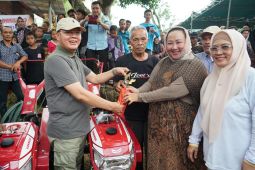 Bengkulu bagikan ratusan alsintan guna tingkatkan produktivitas petani