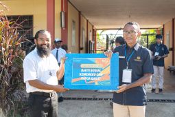 Kemenkeu Papua Barat salurkan bantuan sosial di Manokwari