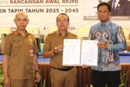 Pemkab Tapin Kalsel serahkan dana hibah Pilkada Rp29 miliar kepada KPU
