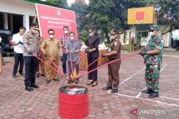 Kejari Mukomuko musnahkan barang bukti 29 kasus kejahatan