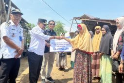 UPZ Bank Kalsel bagikan bantuan untuk korban puting beliung di Tanah Laut