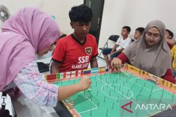 Permainan tradisional sepak bola paku sambut Piala Dunia U-17