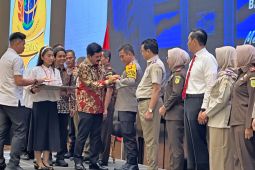 Kapolda Jambi terima pin emas dari Menteri ATR