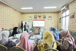 UI berdayakan lansia Depok melalui inovasi aplikasi "Lantera"