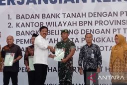 Menteri ATR menyerahkan sertifikat tanah aset BMD di Babel
