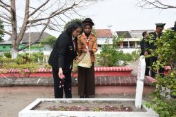 Pj Wali Kota Kediri ziarah dan tabur bunga kenang perjuangan pahlawan