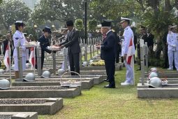 Telaah - Pahlawan, sejarah, dan keteladanan