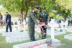 Kodam Pattimura tabur bunga di TMP Kapaha peringati hari pahlawan ke-78
