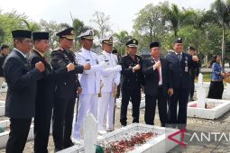 Forkopimda Babel ziarah dan tabur bunga peringati Hari Pahlawan
