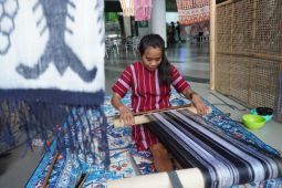 UI bangkitkan kembali eksistensi Kain Tenun khas Tidore yang punah