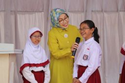 Adaro, PERDAMI distribute free glasses in Tabalong