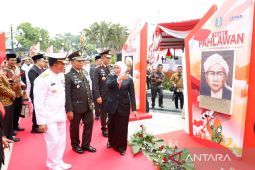 Gubernur Khofifah ungkap peran penting pahlawan ekonomi nasional