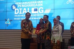 Antara Jatim sabet penghargaan "Media Partner Online Terbaik" dari ITS