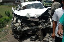 Truk Fuso tabrak mobil ASN di Aik Darek Lombok Tengah