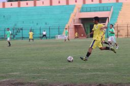 Laga Telaga Langsat VS Sungai Raya buka Turnamen Sepak Bola 40+ Paman Birin Cup