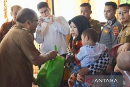 Advetorial - Pj Wali Kota Padangsidimpuan salurkan bantuan pengentasan stunting