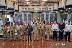 Pemkab Manokwari bersama distributor bahas stabilisasi harga