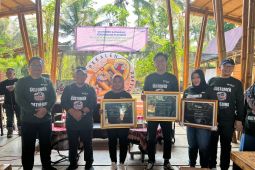 BPJS Ketenagakerjaan Sidoarjo serahkan penghargaan perusahaan platinum