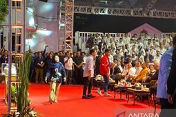 Kaesang-Gibran kompak sapa Megawati di KPU RI