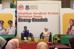 Pemkab Garut latih masyarakat manfaatkan eceng gondok jadi produk kerajinan
