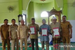 Pemkot Pangkalpinang terbitkan surat keterangan alas hak tanah kepada 21 warga pesisir sungai di kelurahan Pasar Padi