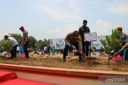 Menko Muhadjir Effendy dan Kapolri luncurkan penanaman 10 juta pohon di Madiun