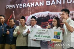 Uung Victoria Finky serahkan bantuan untuk Palestina lewat Baznas Jatim