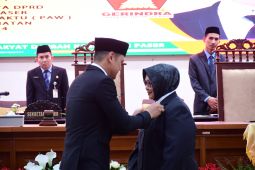 Ketua DPRD Paser lantik anggota PAW dari Gerindra