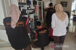 Kejari Cianjur bawa sejumlah dokumen seusai geledah kantor BUMD CSM