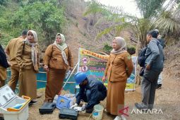 Danau berwarna  biru di Bengkulu Tengah akibat penggunaan pupuk  jenis mutiara berlebihan