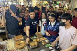 Kaesang sambut aspirasi warga saat mengunjungi Pasar Flamboyan