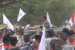 Disambut di Suramadu, Mahfud MD tegaskan belum waktunya kampanye