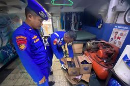 Polda Malut amankan puluhan botol minuman keras di KM Barcelona