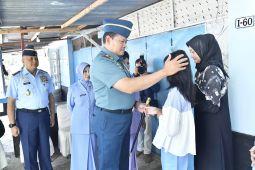 Panglima TNI Yudo Margono temui keluarga korban pesawat jatuh