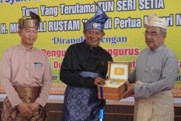 Pemberian gelar Tun Hassan buat Plt Bupati Langkat dari DMDI
