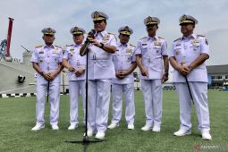 TNI AL cat putih KRI dr. Radjiman sebelum berangkat ke Gaza