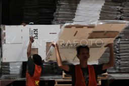 KPU Surabaya terima distribusi logistik Pemilu 2024