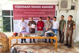 Kejari Asahan musnahkan barang bukti dari 53 perkara