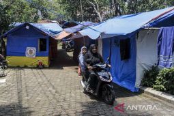 Penyintas gempa Cianjur masih bertahan di tenda darurat