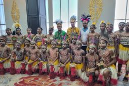 Melestarikan Bahasa Ibu sebagai warisan budaya