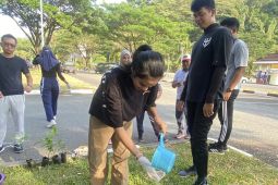 Angkasa Pura Ambon  tanam pohon  di lingkungan bandara wujudkan kawasan ramah lingkungan