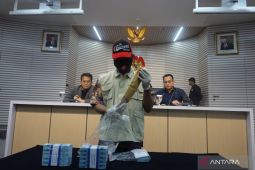 KPK tahan lima tersangka suap proyek pengadaan jalan di Kalimantan Timur