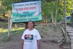 Nyanyian Yosi dari Sentani mengajarkan membaca-tulis anak usia dini