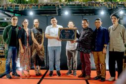 Bobby terima penghargaan Pelopor Medan Menuju Kota Film di Indonesia