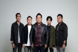 Senja Djingga rilis lagu perdana berjudul "Baju Merah"