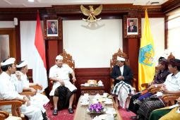 Peluncuran buku Akutansi meriahkan suasana peringatan HUT ke-40 LPD