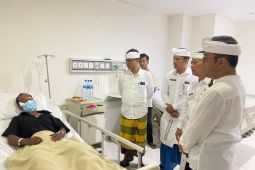 Wali Kota Denpasar jenguk anggota Satpol PP korban penganiayaan di RS