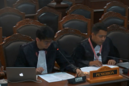 Uji formil usia capres-cawapres Denny Indrayana cs bergulir di MK